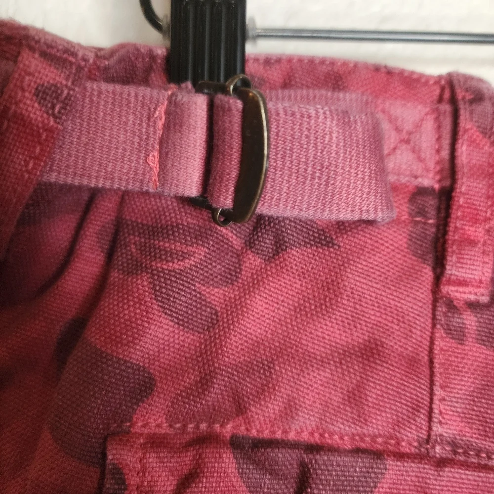 Gant by Michael Bastian Perfect Cargo Shorts In Red Camo Size 34
